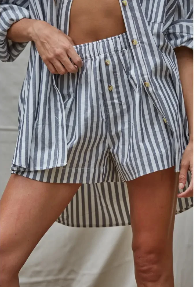WOVEN COTTON STRIPED WIDE LEG SHORTS- IVORY NAVY
