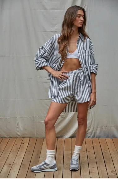 WOVEN COTTON STRIPED WIDE LEG SHORTS- IVORY NAVY