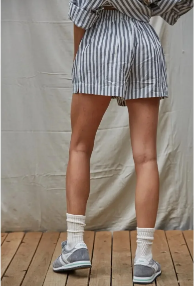 WOVEN COTTON STRIPED WIDE LEG SHORTS- IVORY NAVY