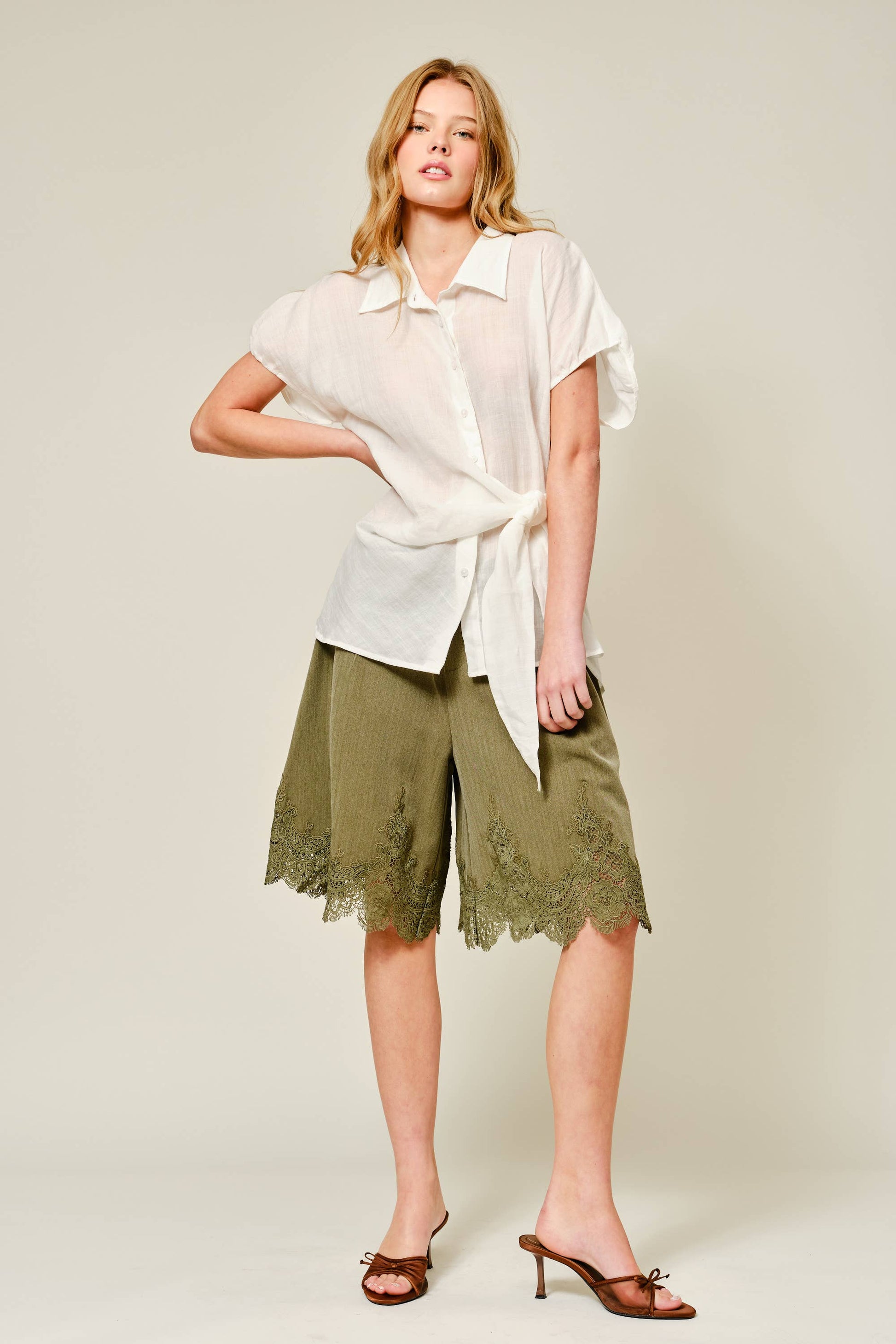 LACE HEMMING DETAIL CLASSIC LONG SHORTS