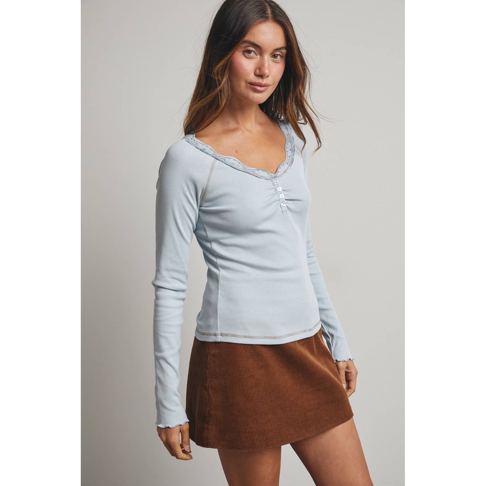 RIBBED KNIT TOP WITH SCALLOP LACE TRIM / WL25-11237