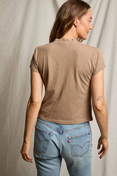 ALANIS recycled cotton v neck tee