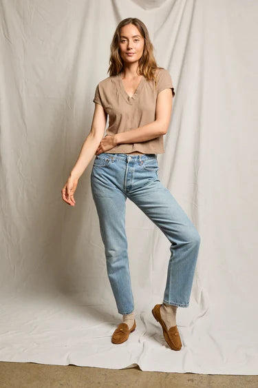 ALANIS recycled cotton v neck tee