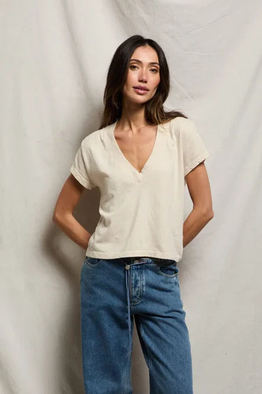 ALANIS recycled cotton v neck tee