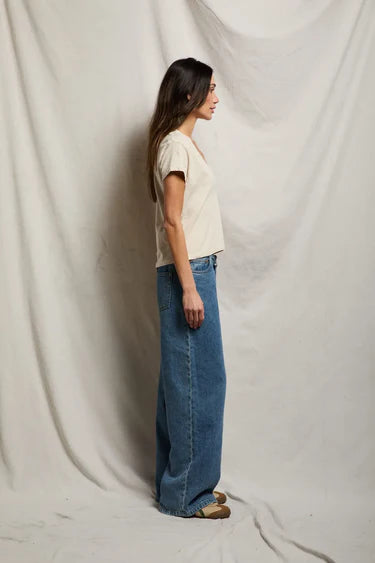 ALANIS recycled cotton v neck tee