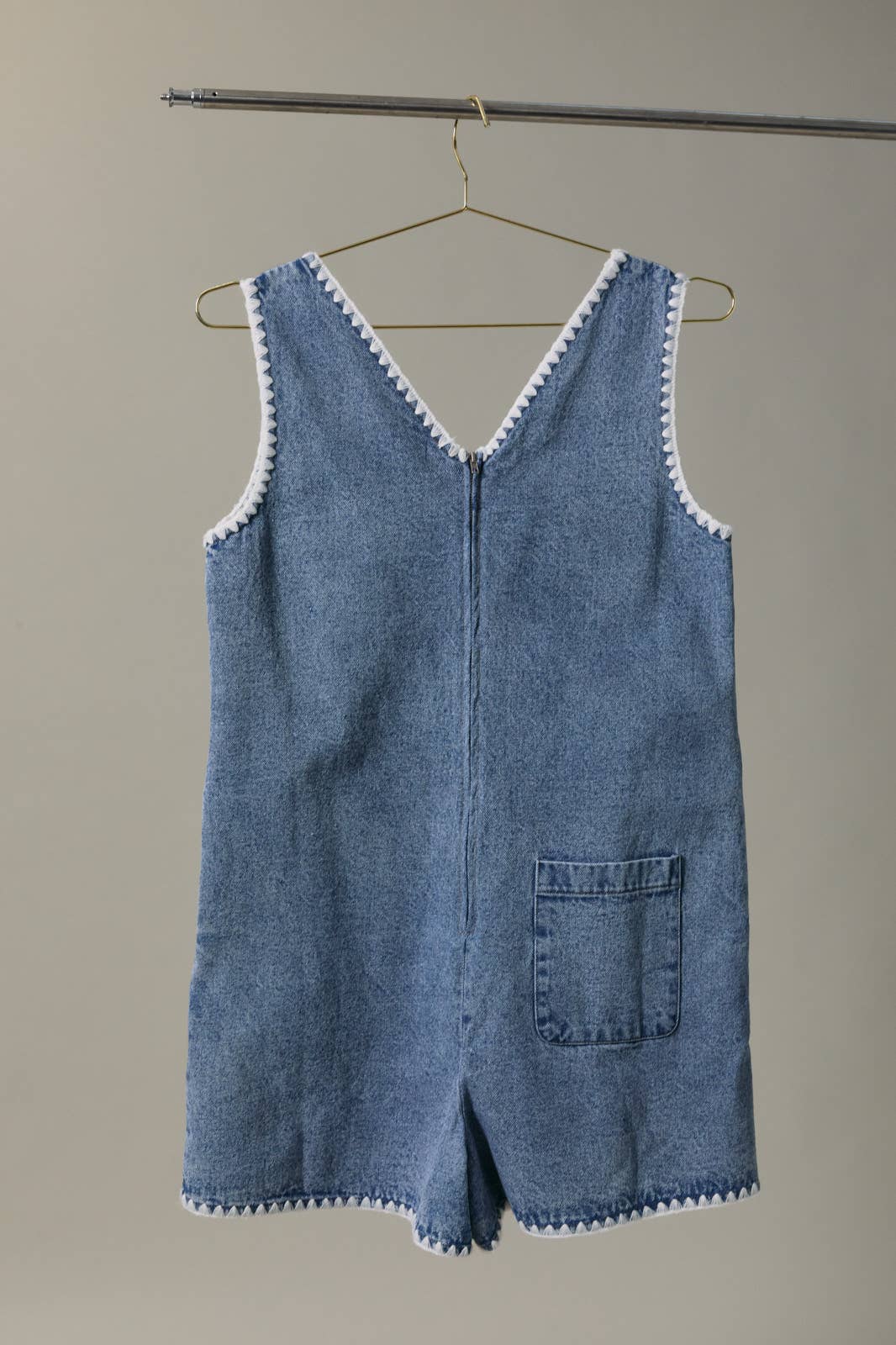 V-NECK SLEEVELESS STITCH DETAIL DENIM ROMPER