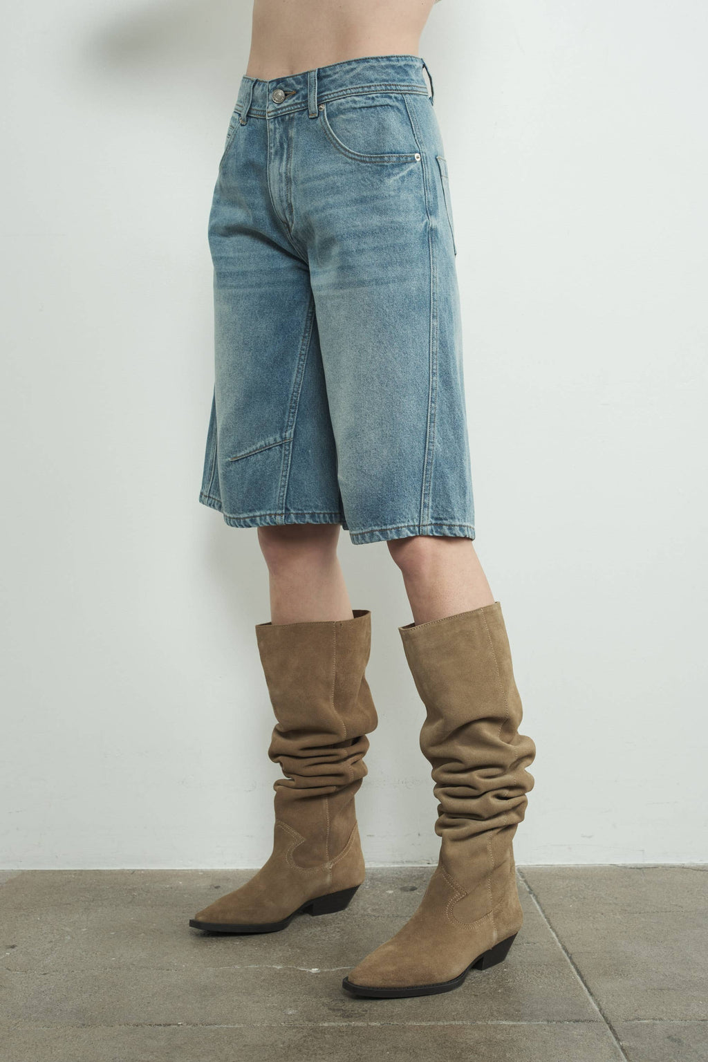 MAP3098 DENIM BERMUDA SHORTS WITH YOKE SEAM