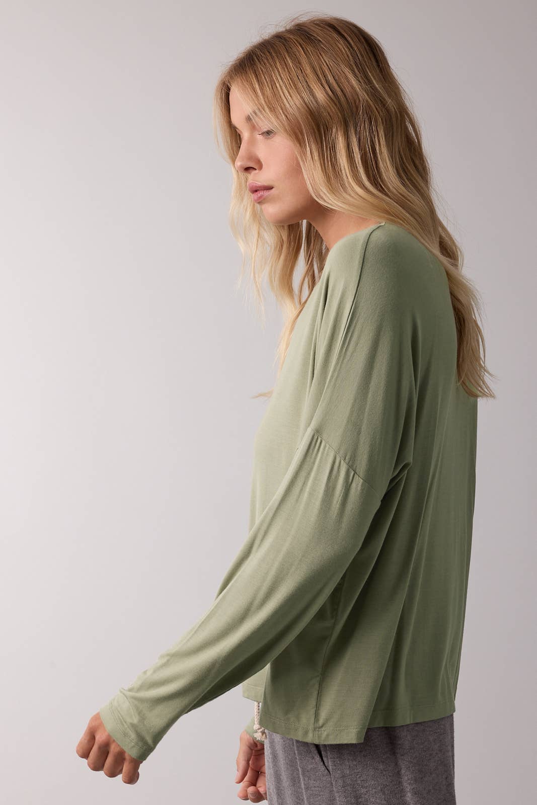 BASIC LIGHTWEIGHT KNIT TOP / WL25-11072