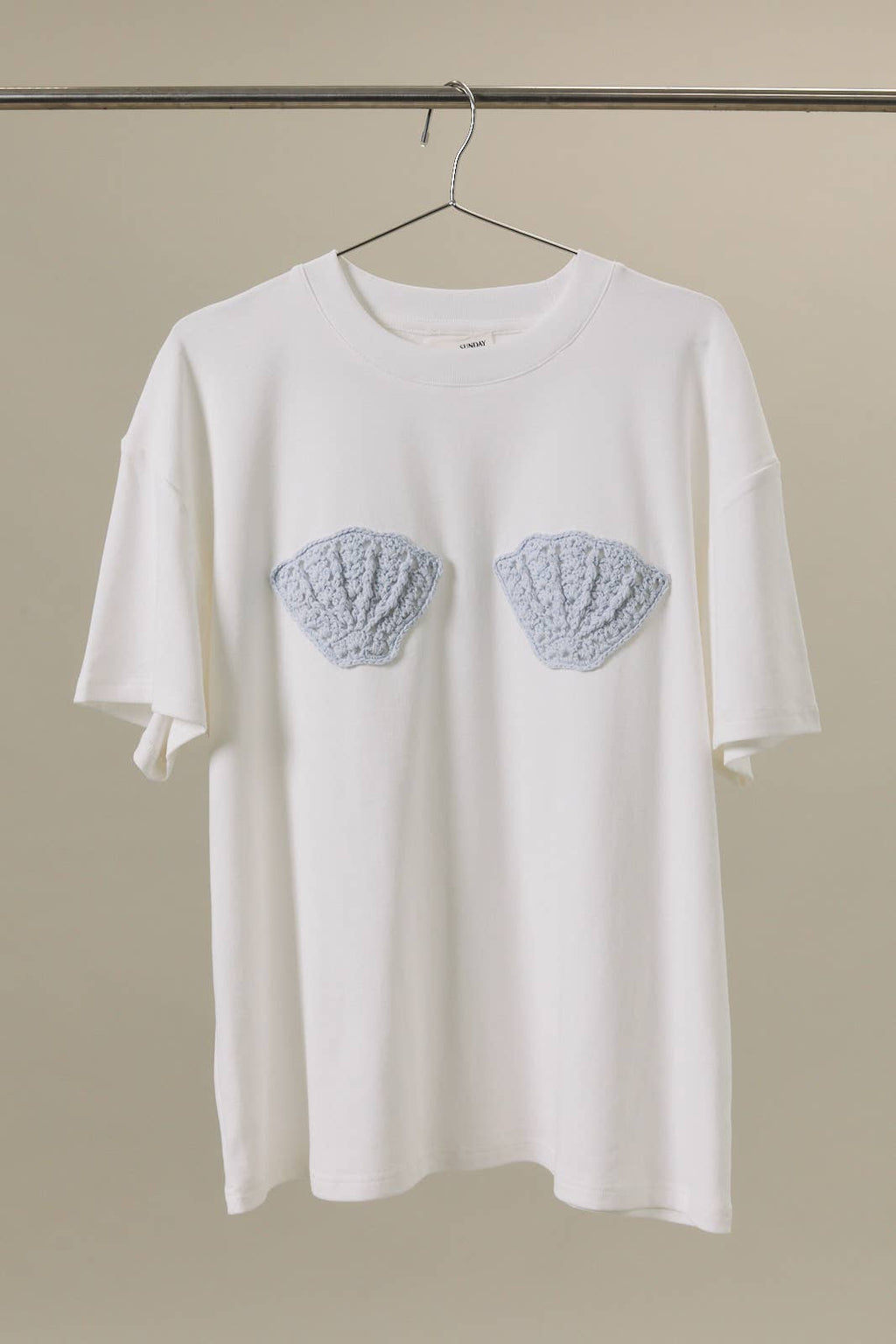 ROUND NECK HALF SLEEVE SHELL CROCHET PATCHED T-SHIRT