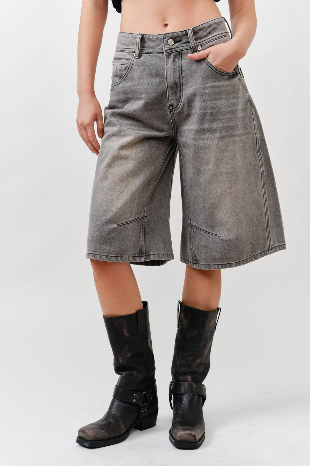 MAP3098 DENIM BERMUDA SHORTS WITH YOKE SEAM