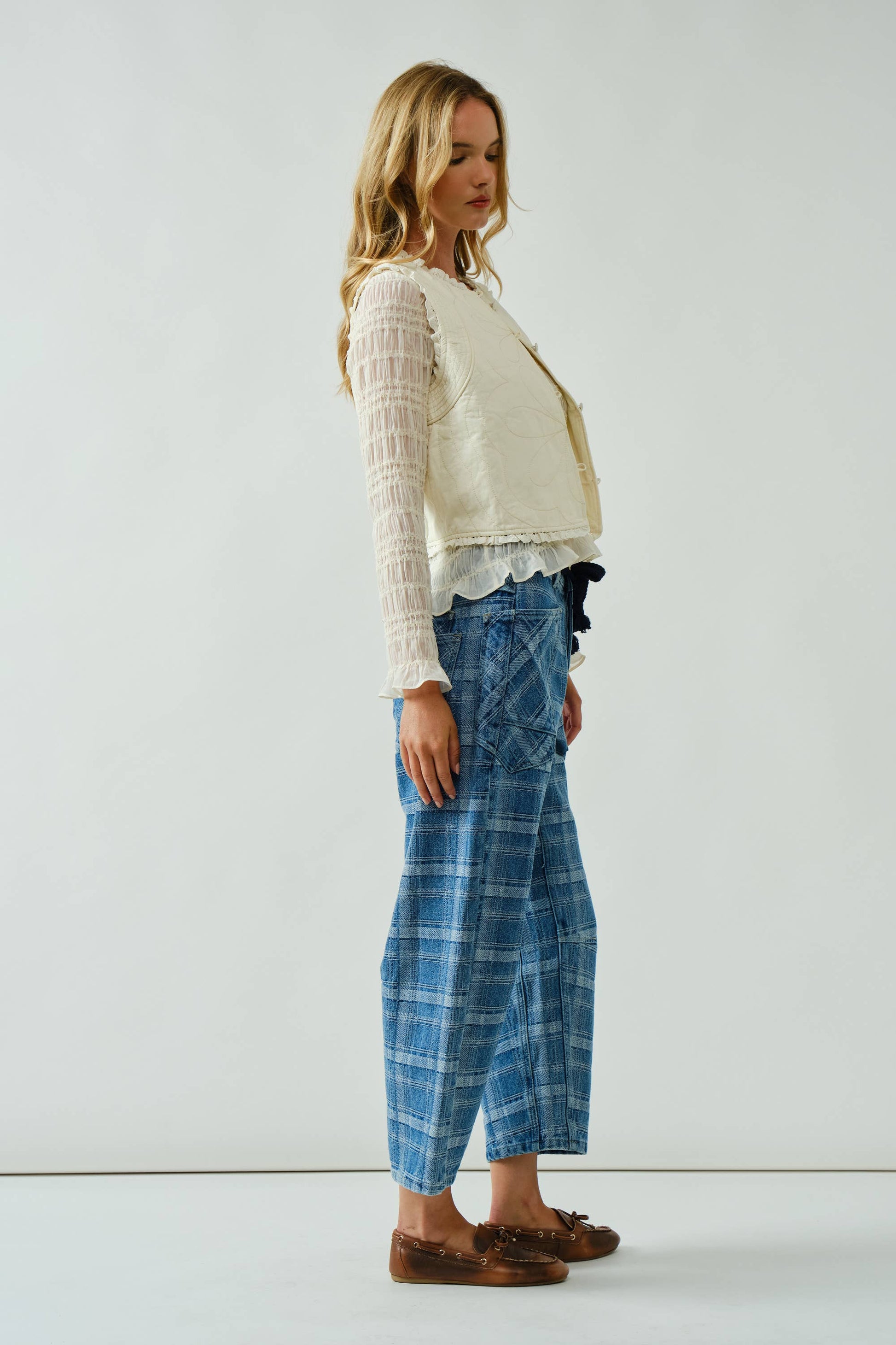PLAID SEMI BARREL JEANS WITH BELT