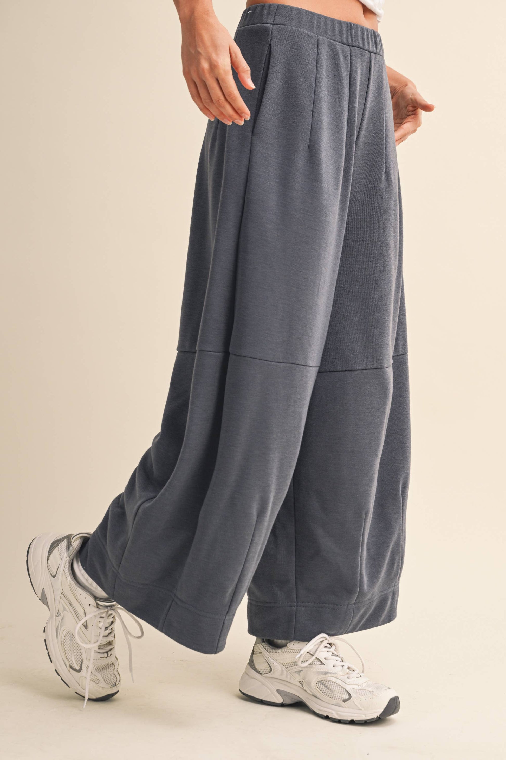WIDE LEG RELAXED FIT SWEATPANTS WITH SIDE POCKETS