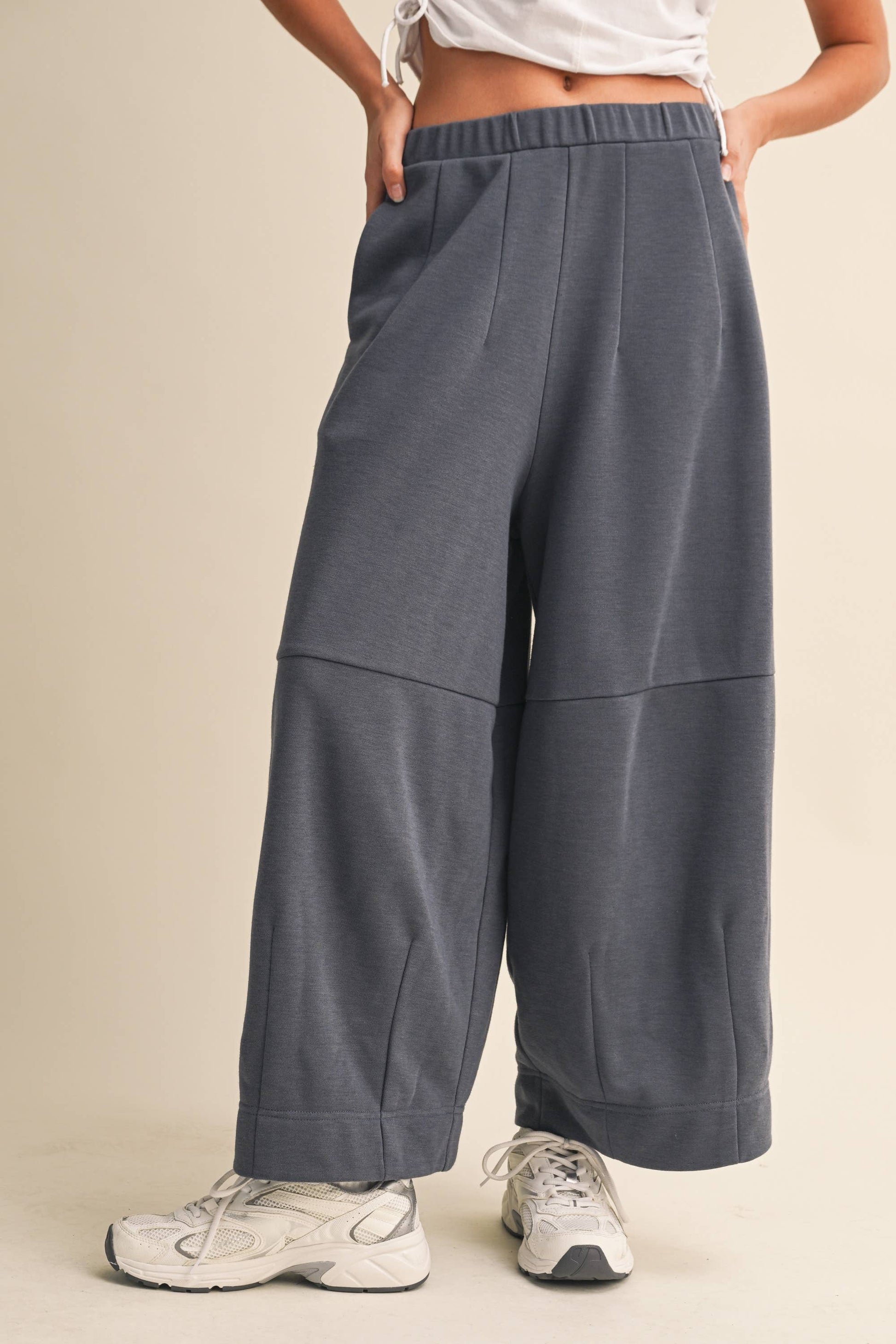 WIDE LEG RELAXED FIT SWEATPANTS WITH SIDE POCKETS