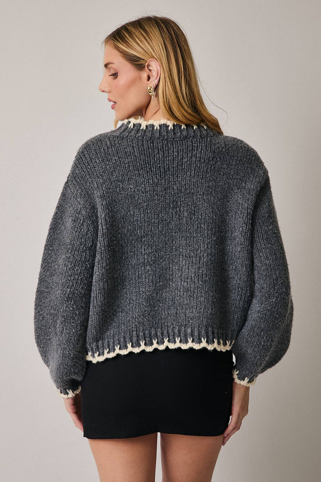 ROUND NECK LONG SLEEVE STITCH DETAIL SWEATER