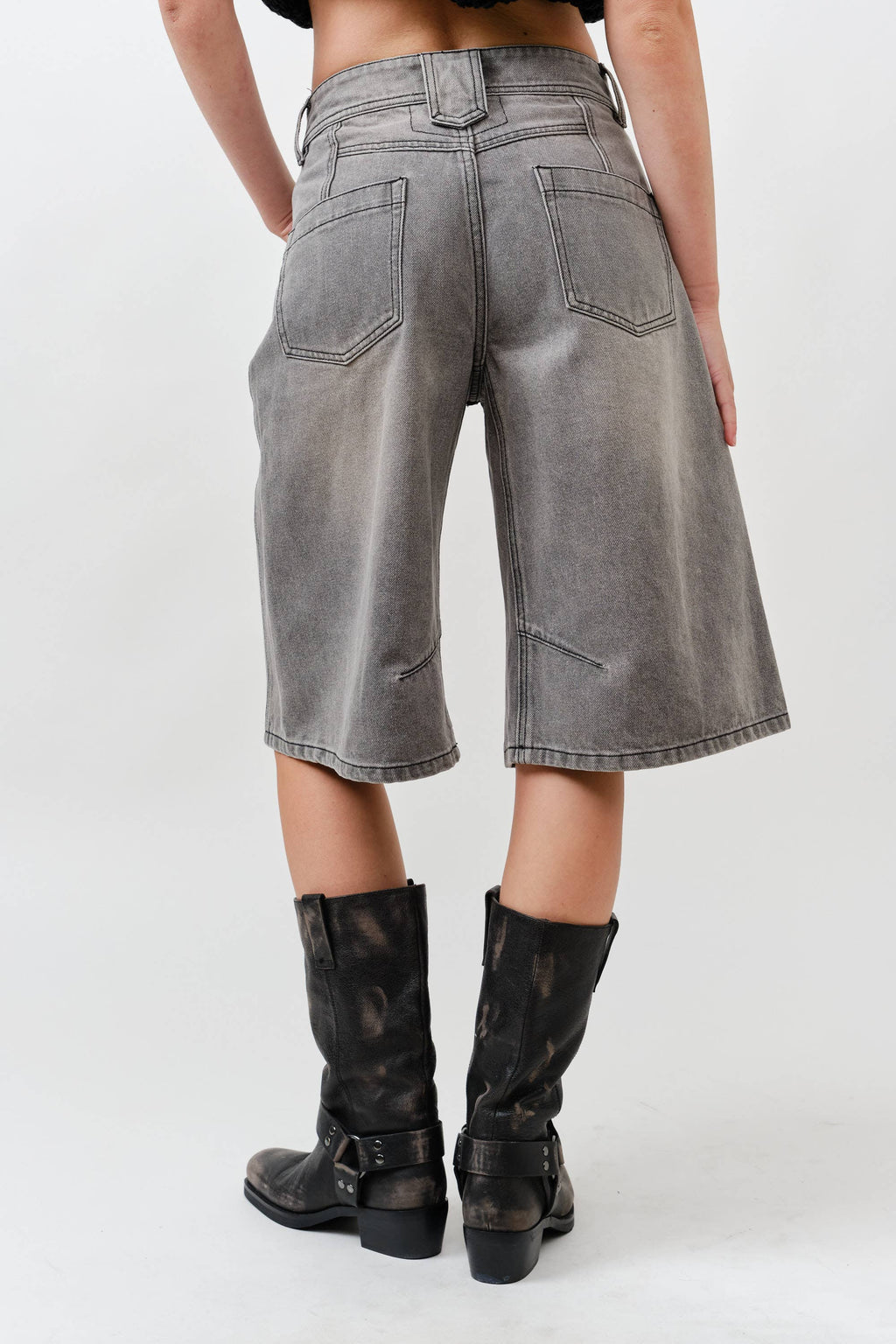 MAP3098 DENIM BERMUDA SHORTS WITH YOKE SEAM