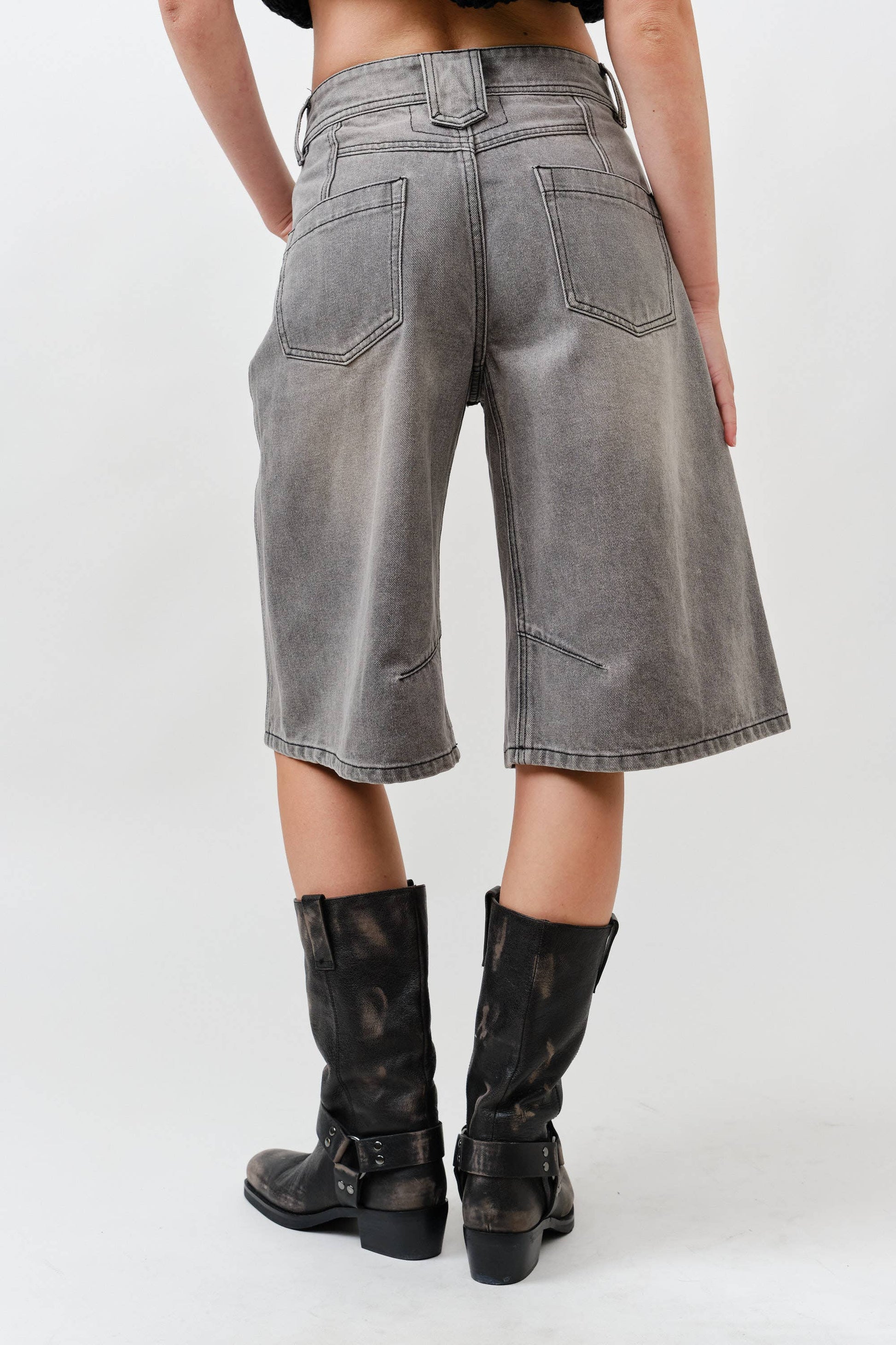 MAP3098 DENIM BERMUDA SHORTS WITH YOKE SEAM