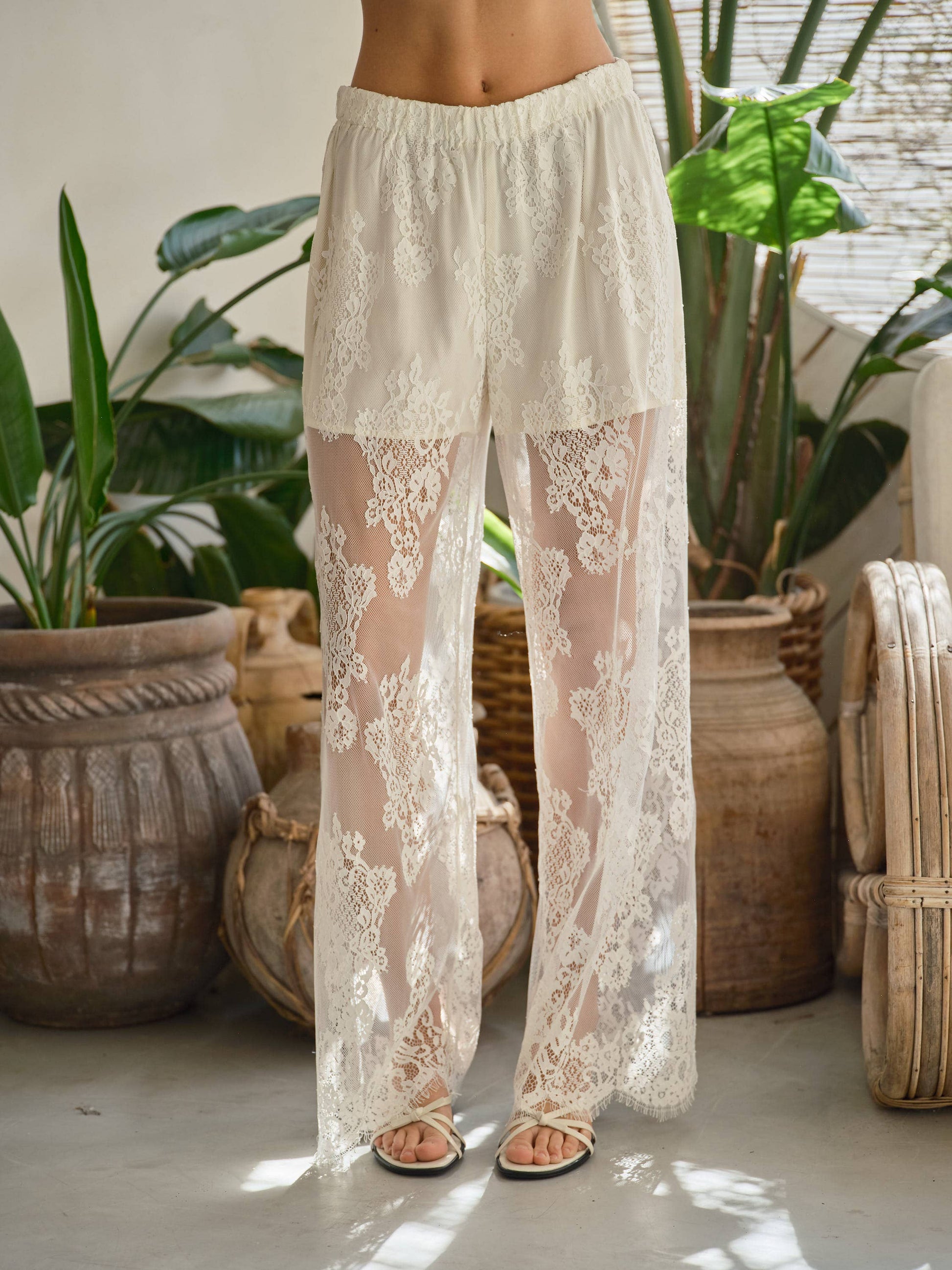 LACE PANTS WITH SHORTS LINING
