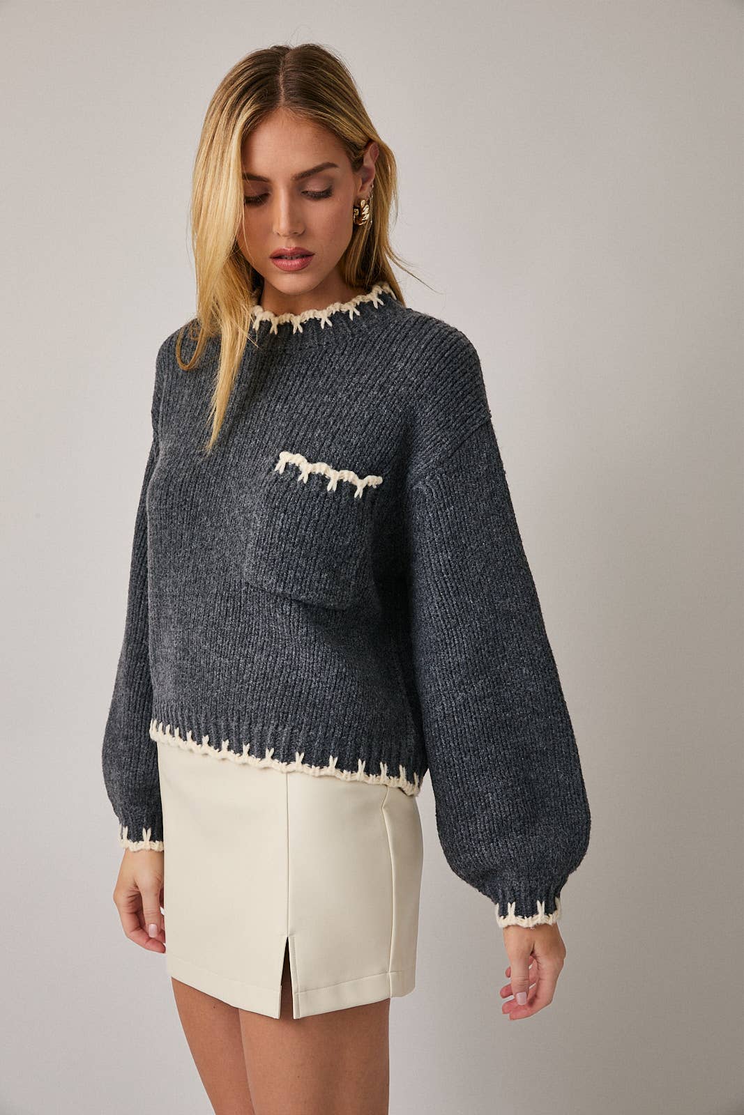 ROUND NECK LONG SLEEVE STITCH DETAIL SWEATER