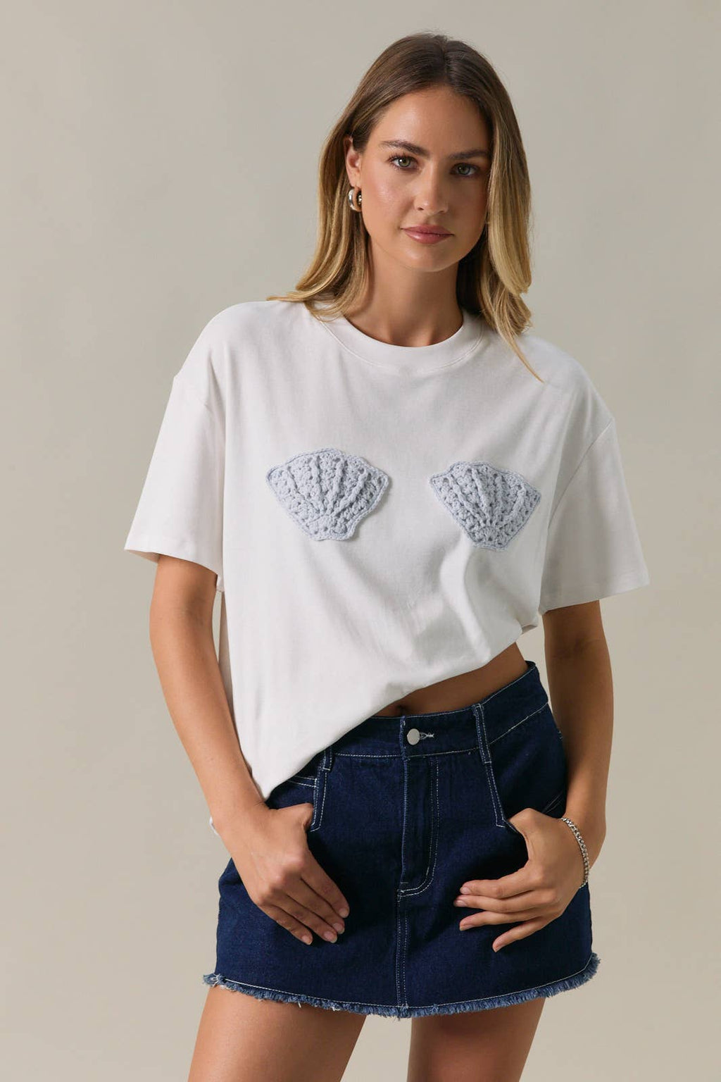 ROUND NECK HALF SLEEVE SHELL CROCHET PATCHED T-SHIRT