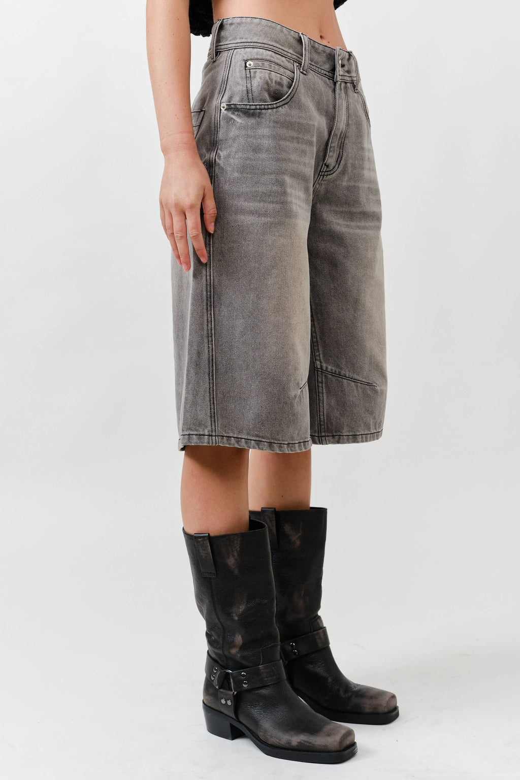 MAP3098 DENIM BERMUDA SHORTS WITH YOKE SEAM