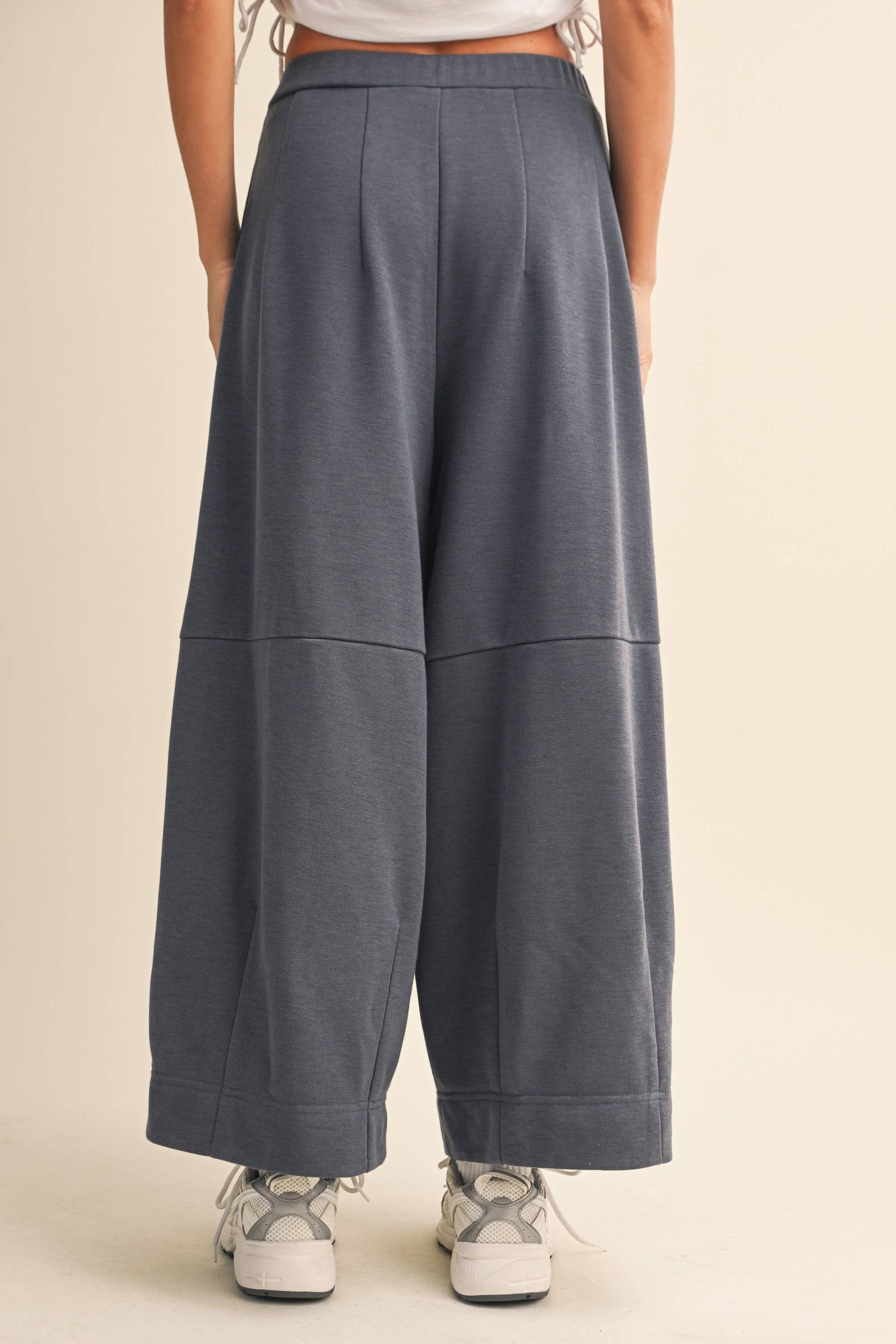 WIDE LEG RELAXED FIT SWEATPANTS WITH SIDE POCKETS