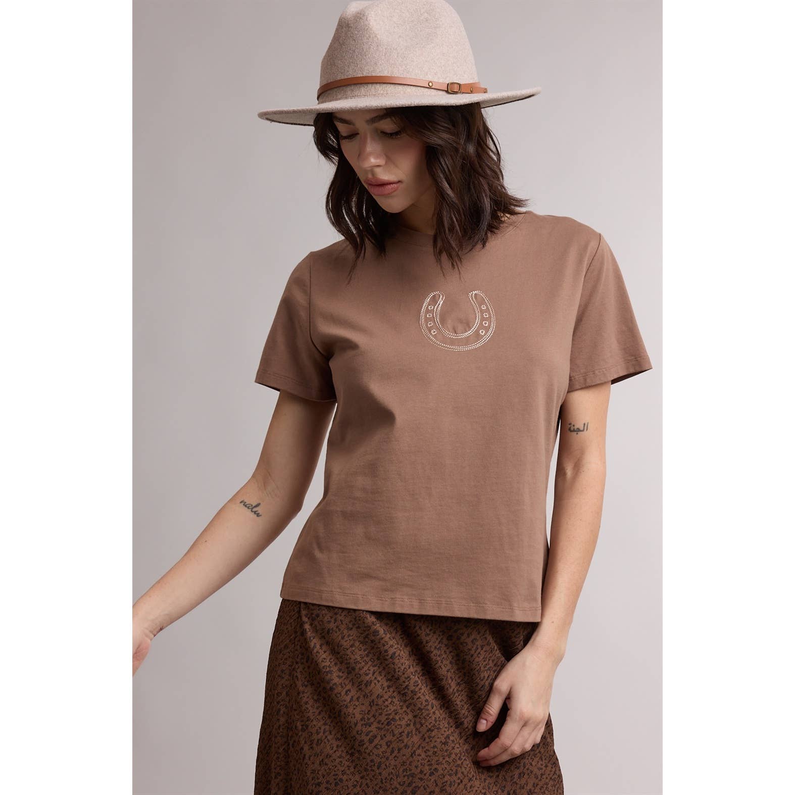 HORSESHOE WESTERN GRAPHIC CREW NECK TEE