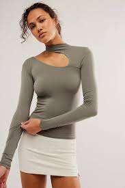 CUT IT OUT SEAMLESS LONG SLEEVED TOP in MULLED BASIL