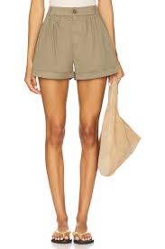 FELIX PLEATED SHORTS in soft moss