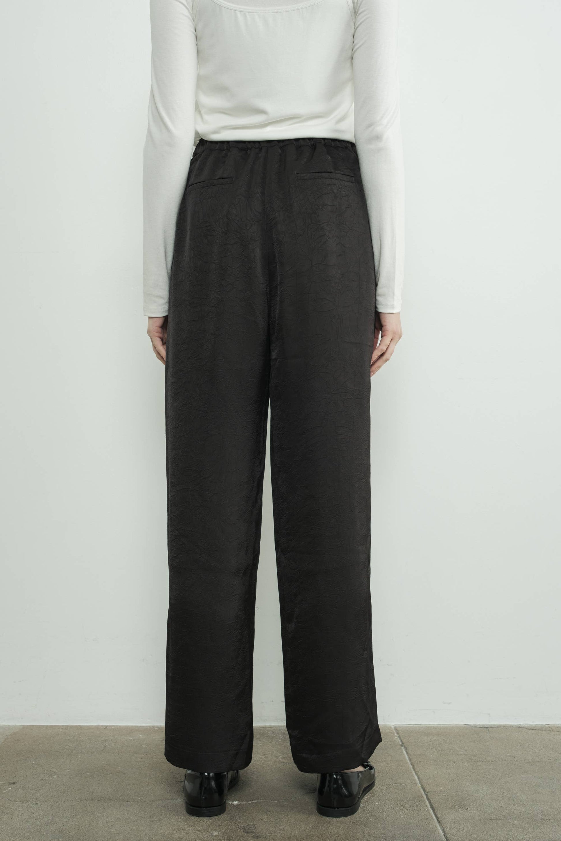 CRINKLE SATIN RELAXED PANTS