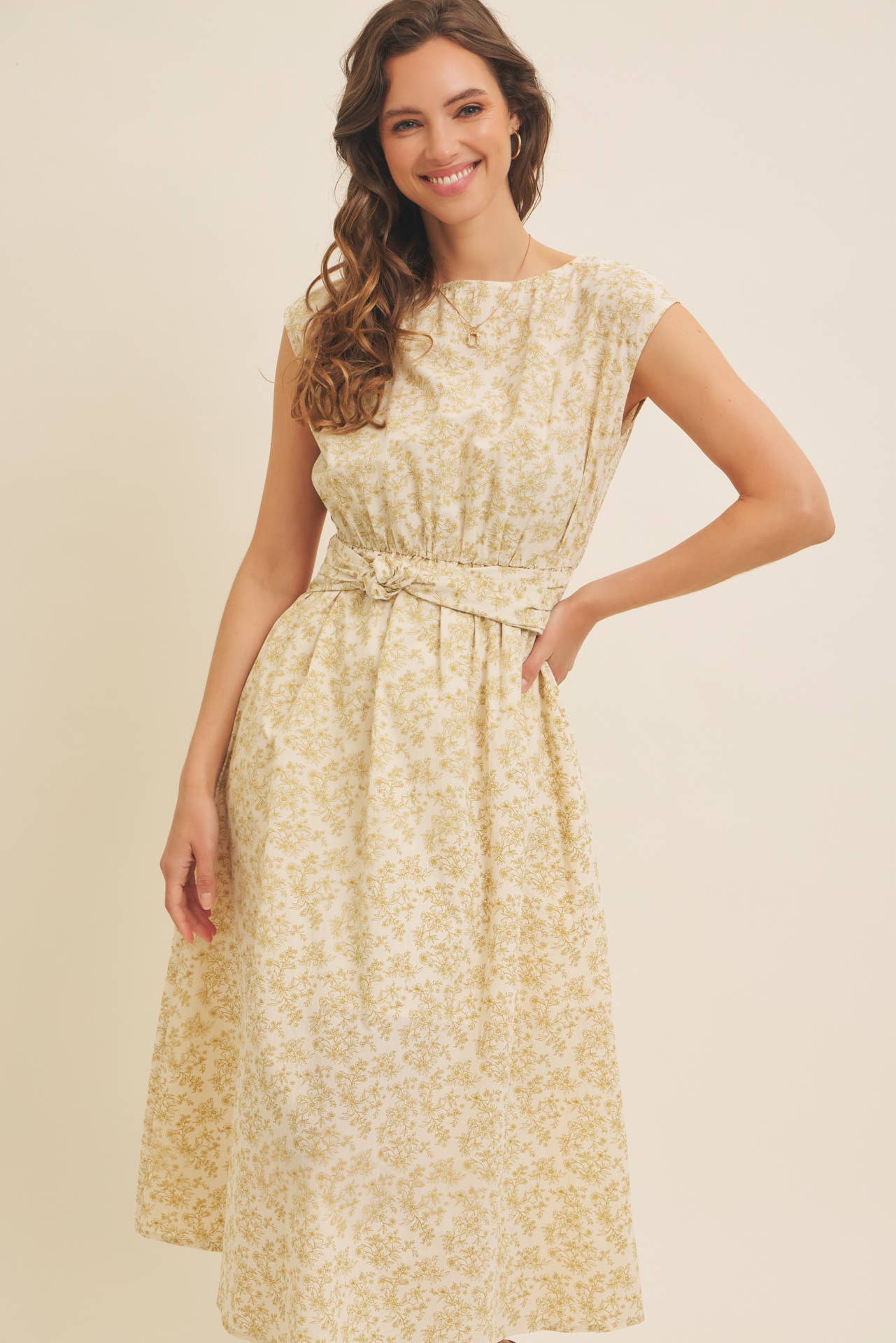 BOAT NECK PLEATED SLEEVELESS FLORAL MIDI DRESS