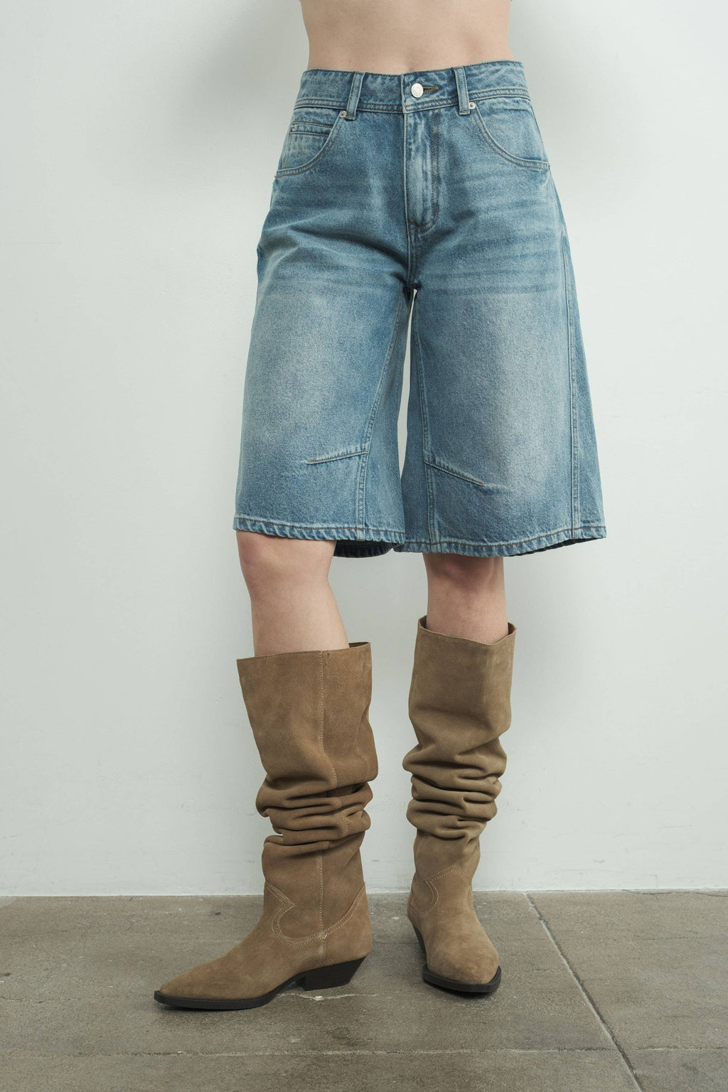 MAP3098 DENIM BERMUDA SHORTS WITH YOKE SEAM