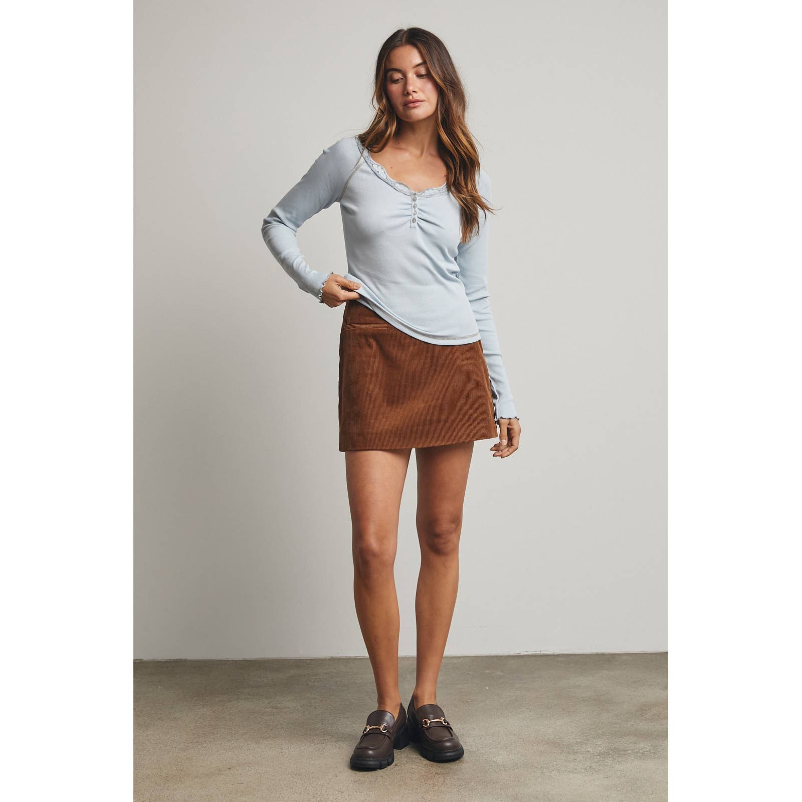 RIBBED KNIT TOP WITH SCALLOP LACE TRIM / WL25-11237