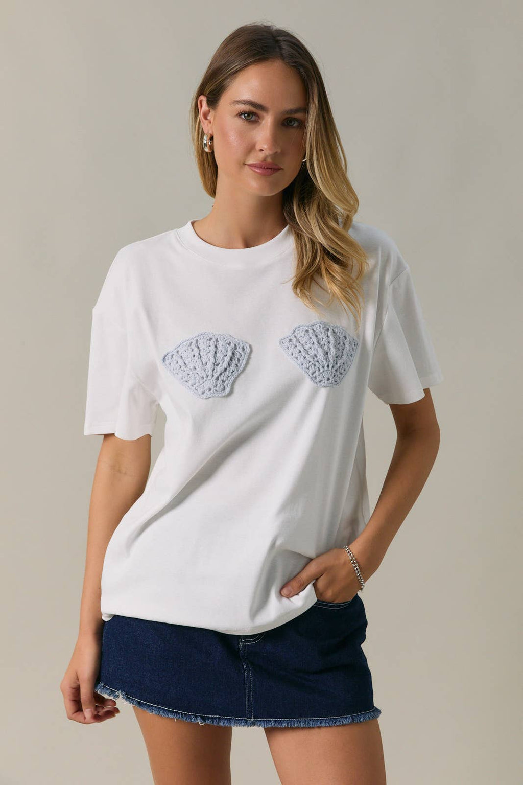 ROUND NECK HALF SLEEVE SHELL CROCHET PATCHED T-SHIRT