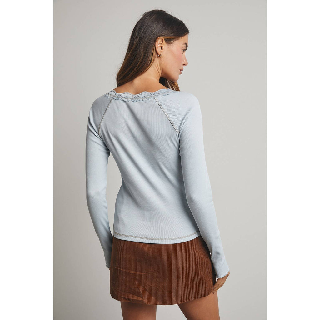 RIBBED KNIT TOP WITH SCALLOP LACE TRIM / WL25-11237