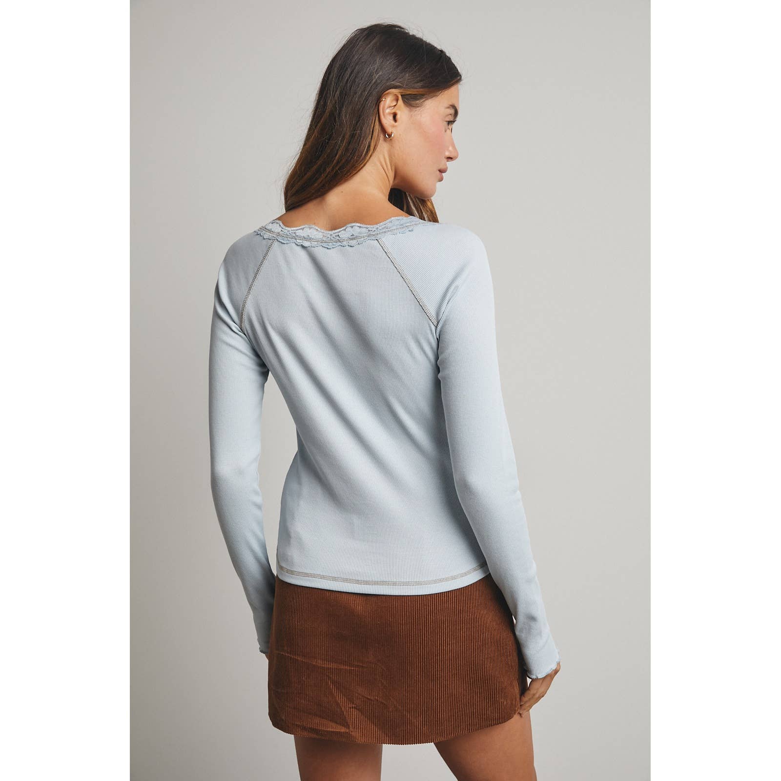 RIBBED KNIT TOP WITH SCALLOP LACE TRIM / WL25-11237