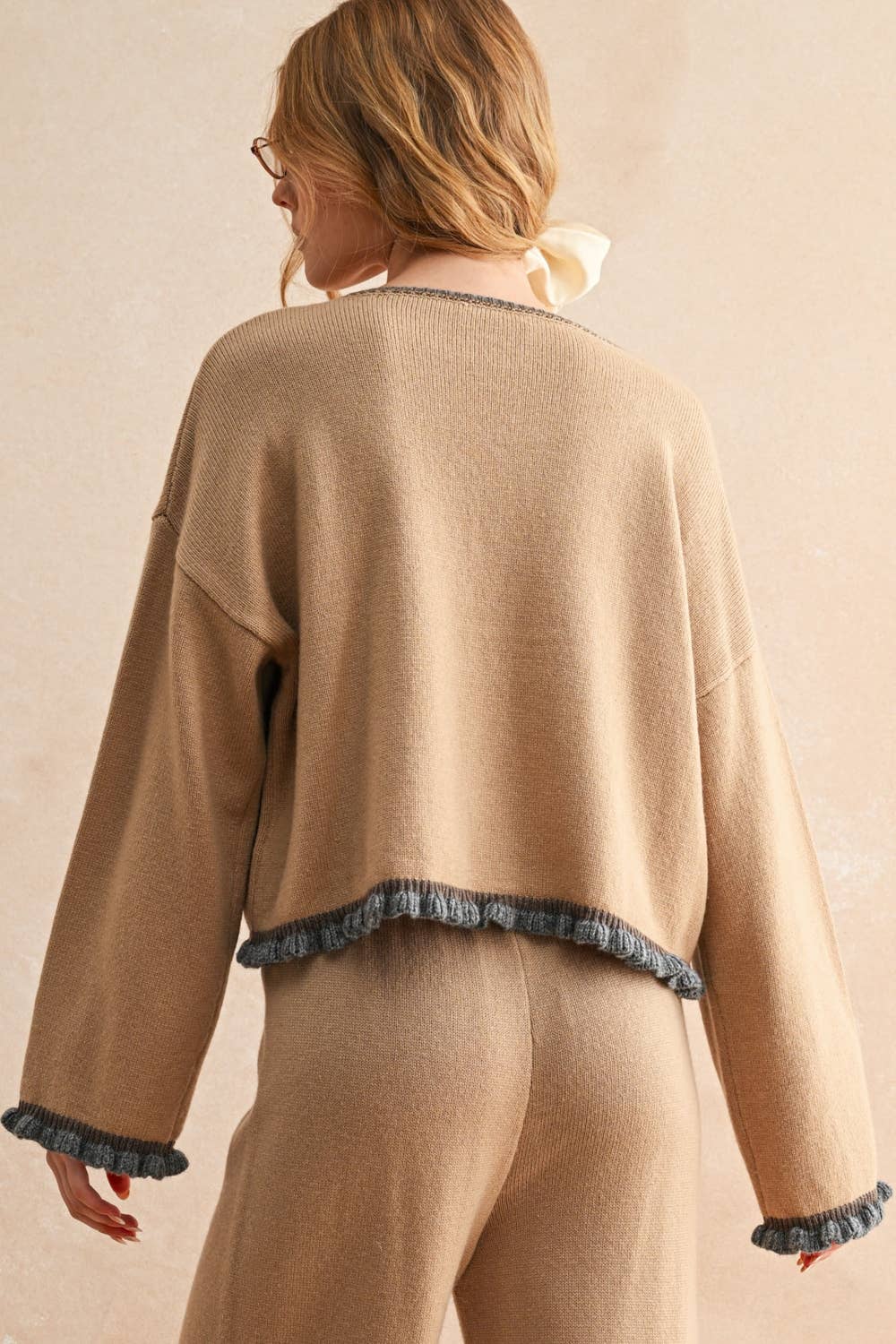 RUFFLED HEM DETAIL KNITTED TOP