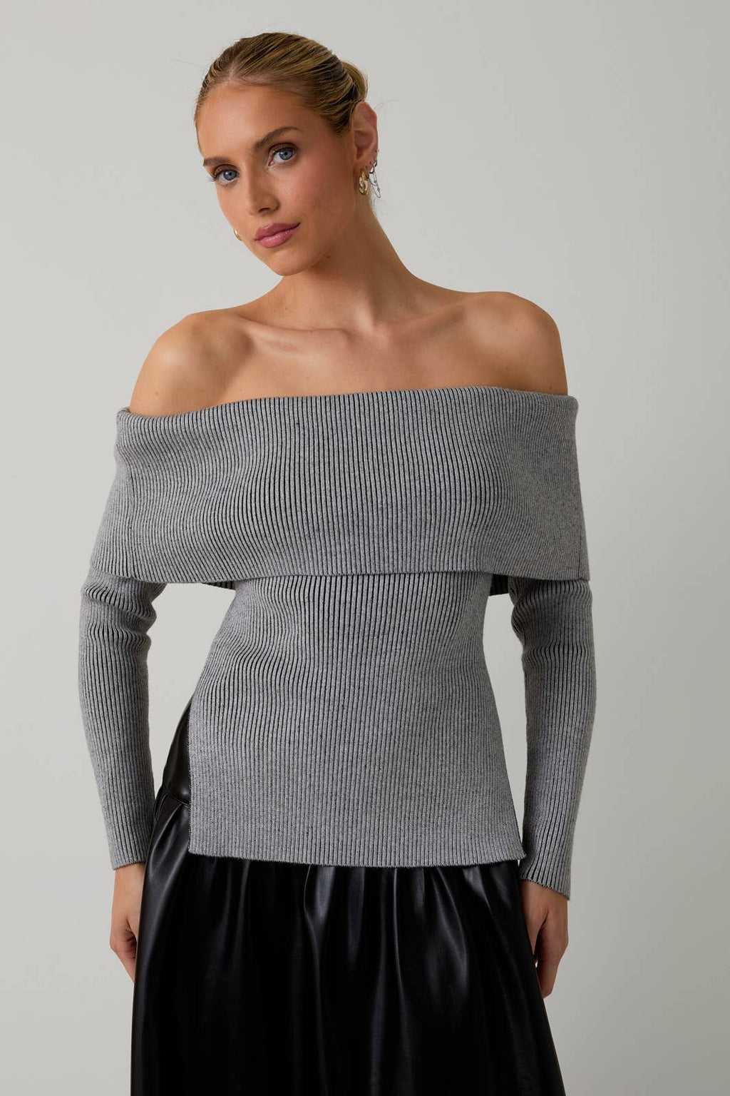 OFF SHOULDER LONG SLEEVE RIBBED TOP