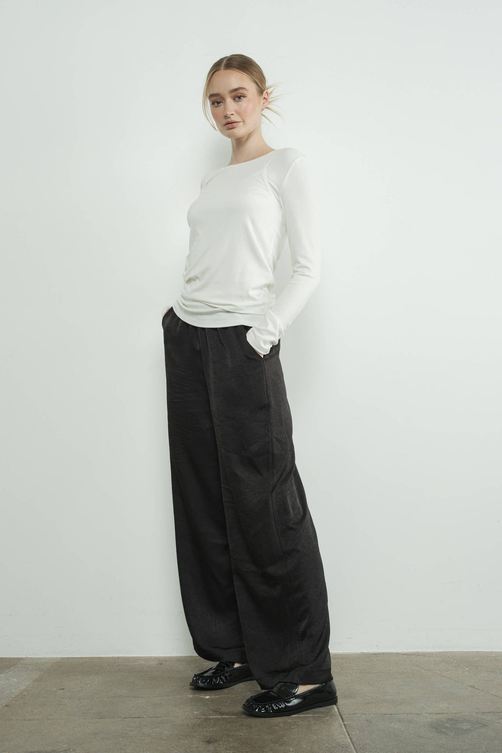 CRINKLE SATIN RELAXED PANTS