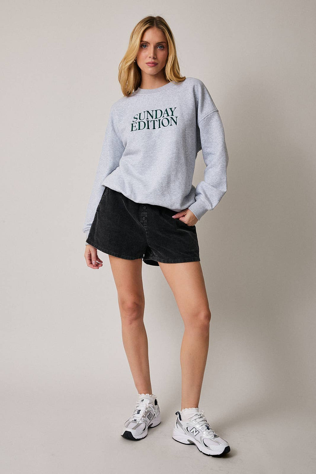 ROUND NECK LONG SLEEVE GRAPHIC FLEECE SWEATSHIRT