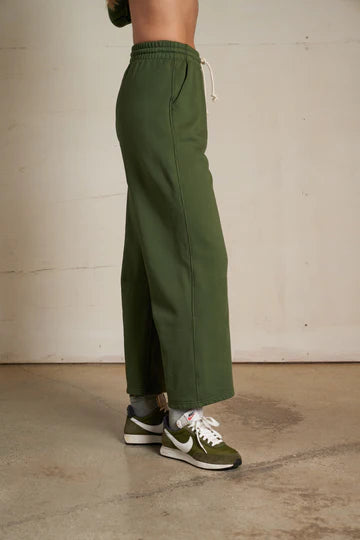 FALLON- structured fleece barrel pants in fern green