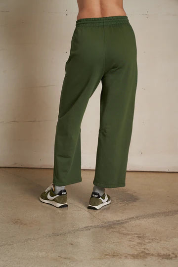 FALLON- structured fleece barrel pants in fern green