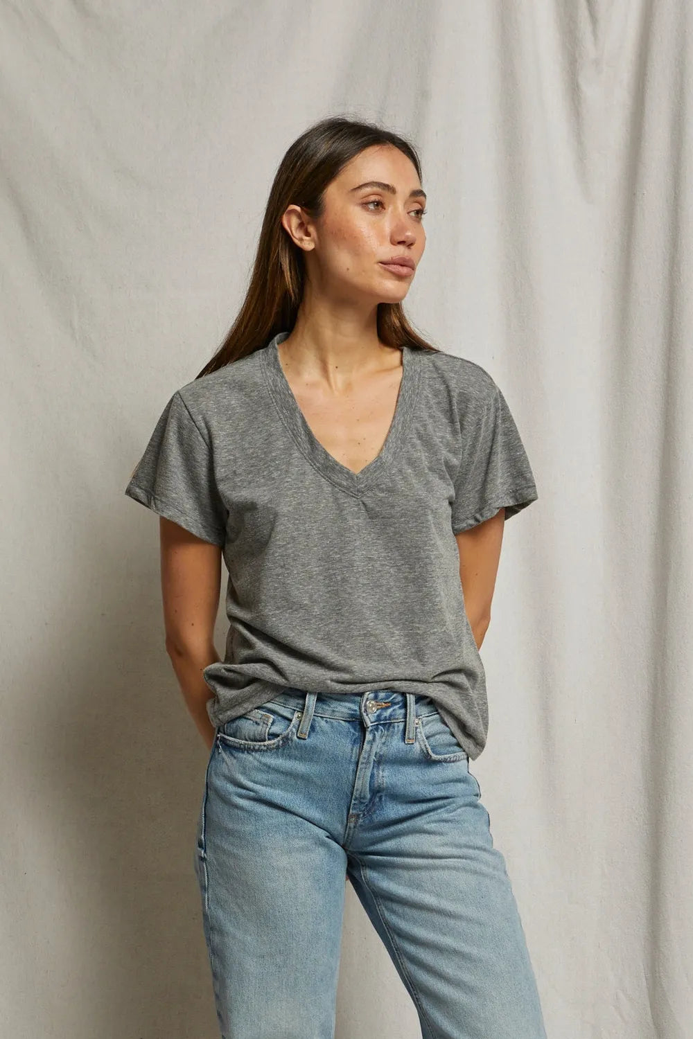 HENDRIX cotton boxy v neck tee